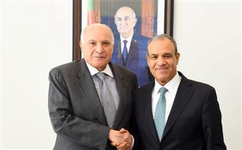 وزير الخارجية يبحث مع نظيره الجزائري دفع التعاون والتنسيق إزاء القضايا الإقليمية.