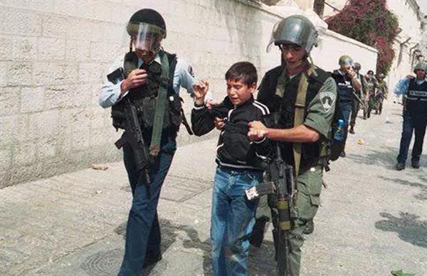 "تعذيب وسجن لأطفال في سن 6 سنوات" .. رئيس هيئة دعم فلسطين يكشف عن أصعب جرائم الاحتلال
