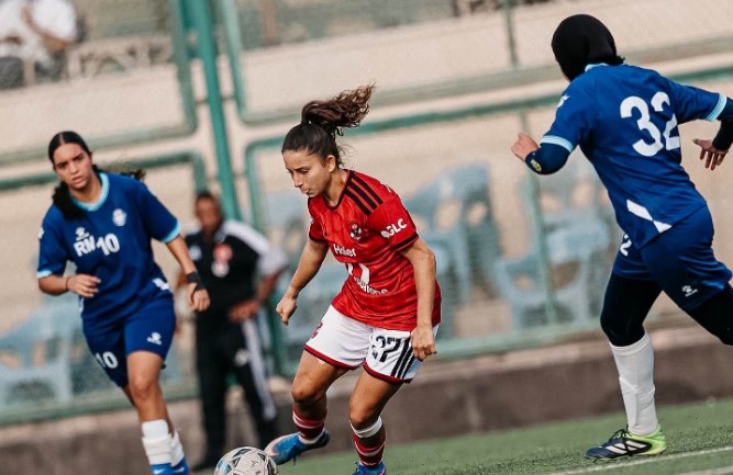 الأهلي يكتسح سموحة 10-0 ويتصدر دوري الكرة النسائية