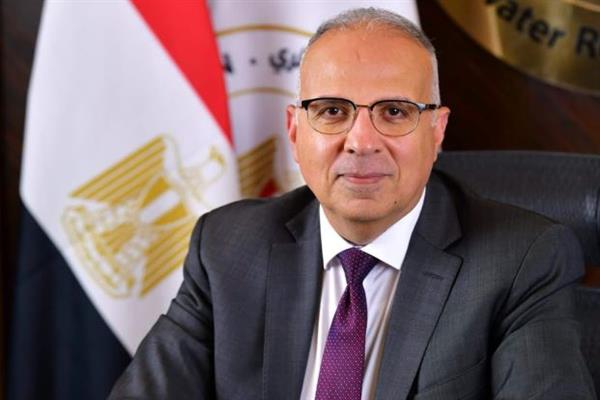 سويلم يستعرض جهود هيئة المساحة في التقنين والمشروعات القومية