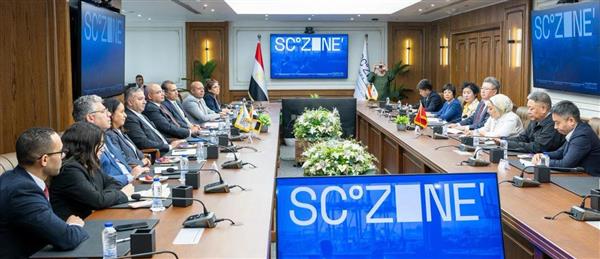 مباحثات مصرية صينية لزيادة الاستثمارات في قناة السويس