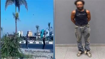   القبض على مهتز نفسيا ألقى زجاجة على فرد شرطة بالإسماعيلية