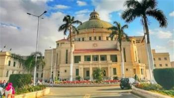   ترقية 1194 موظفًا بالجهاز الإداري بجامعة القاهرة وصرف مستحقاتهم المالية
