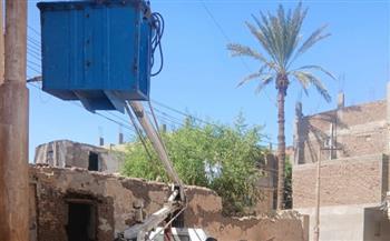 محافظ أسيوط يتابع رفع كفاءة إنارة قرية علوان ليلًا