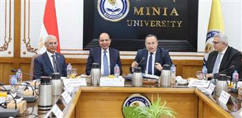   محافظ المنيا ورئيس الجامعة يؤكدان أهمية التكامل لدعم مسيرة التنمية