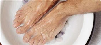 رائحة القدم المزعجة.. خطوات بسيطة للتخلص منها والحفاظ على انتعاشها