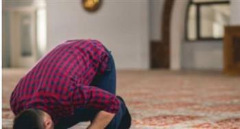 دار الإفتاء توضح متى يجوز قطع الصلاة.. وقد يجب في حالات