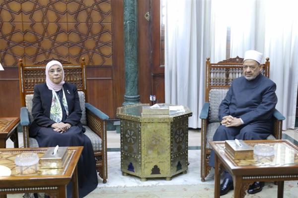 شيخ الأزهر يستقبل رئيسة هيئة النيابة الإدارية بمشيخة الأزهر لبحث التعاون المشترك