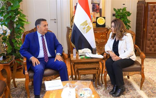 وزيرة التنمية المحلية والبيئة تتابع مع محافظ القليوبية مشروعات "حياة كريمة"