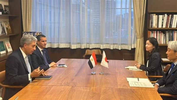 وزير السياحة يلتقي مفوض الشئون الثقافية بالحكومة اليابانية