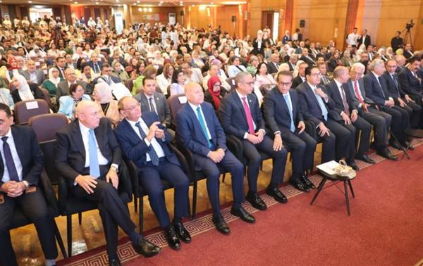 محافظ القاهرة يشهد المؤتمر السنوى لكلية طب قصر العيني جامعة القاهرة