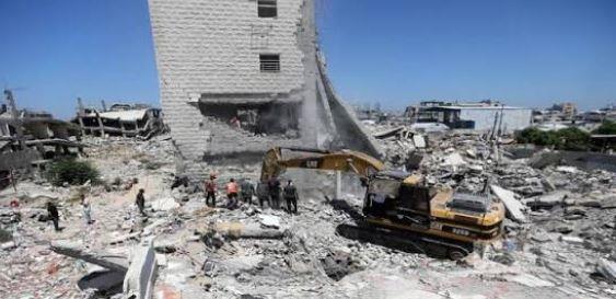الدفاع المدني بغزة: انتشال رفات 28 شهيدا من تحت أنقاض منزل مدمر بمدينة غزة