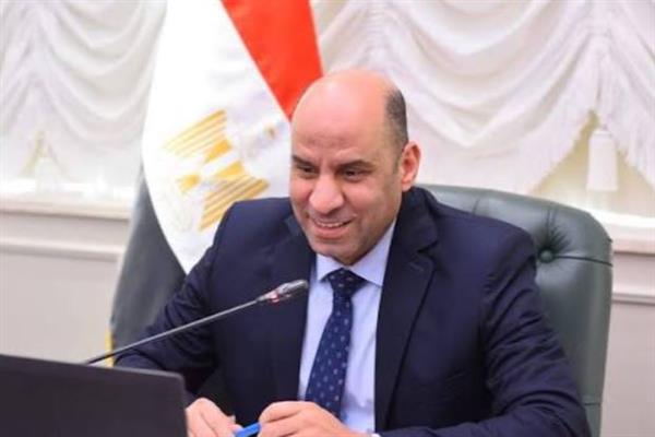 وزير العمل: نشرة التوظيف الأسبوعية تطرح 958 فرصة عمل في 43 شركة خاصة بـ12 محافظة