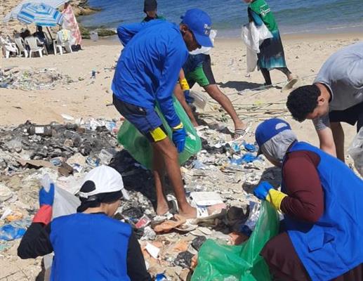 جهاز البيئة بالإسكندرية يواصل جهوده لتنظيف الجزر البحرية من المخلفات البلاستيكية