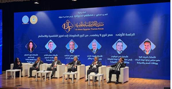 وزير السياحة يكشف خطة تطوير التأشيرات.. «QR Code» ونسخة جديدة من التأشيرة الإلكترونية