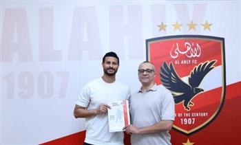 محمد الشناوي يجدد تعاقده مع الأهلي حتى موسم 2027-2028