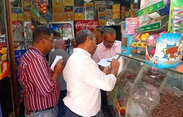 حملة للتفتيش على المصانع ومخازن المواد الغذائية بحي غرب الإسكندرية