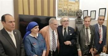   "محمد نظمي" يتبرع بمليون جنيه لنقابة كتاب مصر.. نصفها لدعم المشروع الصحي