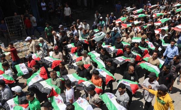 تشييع جثامين 51 شهيدا انتشلتهم طواقم الإنقاذ من تحت أنقاض النصيرات