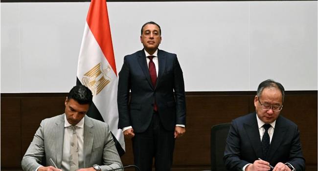 مدبولي يشهد توقيع مذكرة تفاهم بين وزارة الصناعة ومجموعة «لينج لونج» الصينية