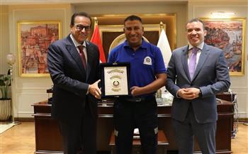   وزير الصحة يكرّم أبطال إسعاف بني سويف بعد إنقاذ حياة أب