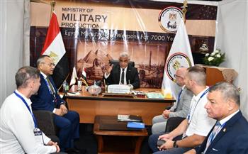   وزير الإنتاج الحربي يستقبل ممثلي الشركات بجناح الوزارة بمعرض الدفاع الأول بالبوسنة والهرسك