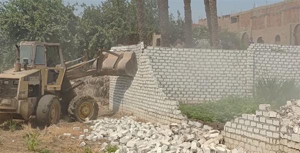 إزالة 50 حالة تعدٍ واسترداد 3470 مترًا مربعًا من أراضي أملاك الدولة بأسيوط