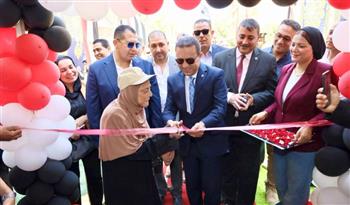   محافظ المنوفية يصطحب مسنة لافتتاح «أهلا مدارس» ويستمع لمطلبها