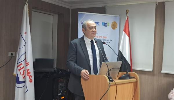 المستشفيات التعليمية تناقش اضطرابات النطق بمعهد السمع والكلام