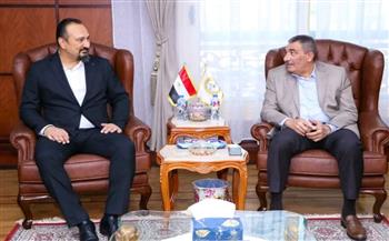   ميناء دمياط يستقبل وفد "هاباج لويد" لبحث تعزيز التعاون بين الجانبين