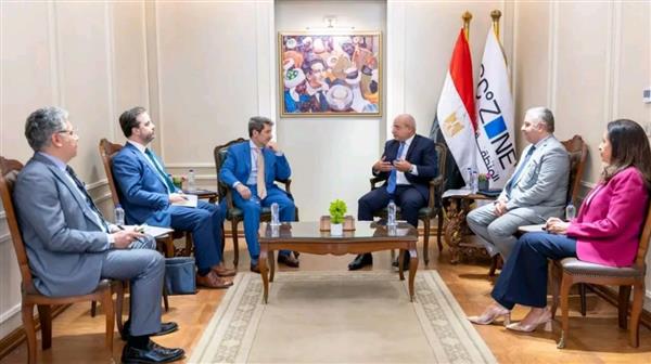 رئيس اقتصادية قناة السويس يستقبل نائب رئيس البعثة بالسفارة الأمريكية لبحث التعاون الاستثماري