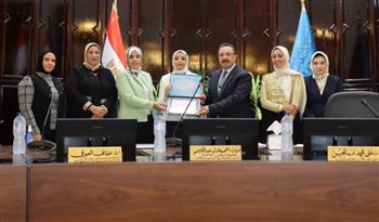   مجلس جامعة الإسكندرية يكرّم مكتب الاستدامة و فريق أكوافوتون
