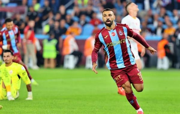 رغم الرحيل عن ليفربول.. محمد صلاح يحافظ على مكانه بين نخبة أجنحة العالم