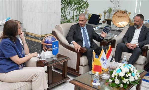 سفيرة رومانيا بالقاهرة تبحث مع مصر للطيران تعزيز التعاون في مجال الصيانة والدعم الفني