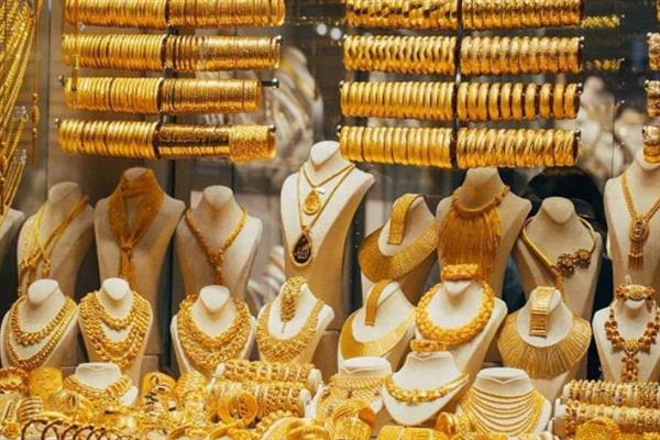 الذهب فوق الـ4500 دولار.. وعيار 24 يستقر في مصر