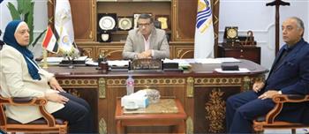   محافظ قنا يبحث دعم المشروعات البيئية والتنمية المستدامة