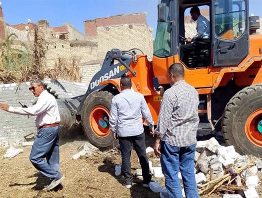 حملات مكثفة في بني سويف.. رفع عشرات الأطنان وضبط مخالفات بالأسواق