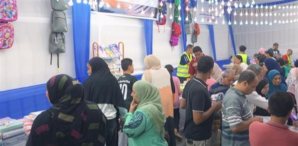 «أهلاً بالمدارس» في بني سويف.. مستلزمات مدرسية بأسعار مخفضة