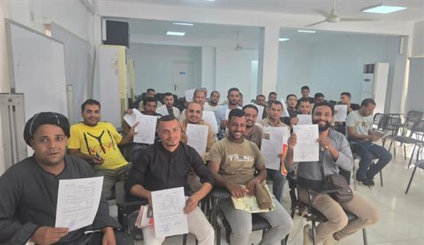 وزارة العمل: تسليم الدفعة الثانية من عقود العمالة الزراعية الموسمية بالأردن