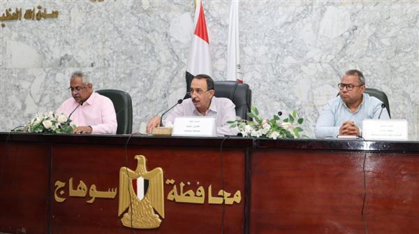 محافظ سوهاج يتابع الموقف التنفيذي لمنظومة التقنين
