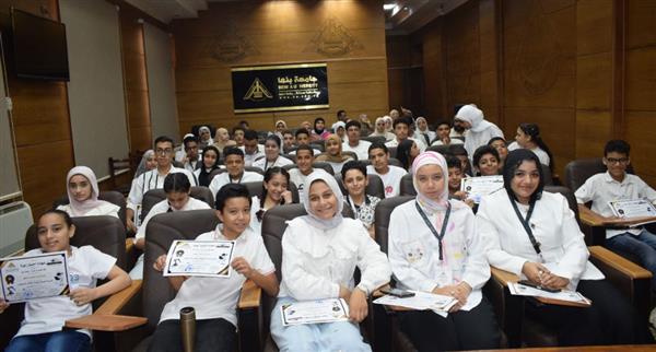 رئيس جامعة بنها يكرم المشاركين بالمدرسة الصيفية للروبوتات والذكاء الاصطناعي
