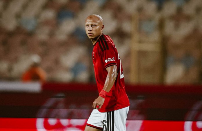 حسام حسن يراقب عمرو الجزار تمهيدًا لضمه لمعسكر منتخب مصر