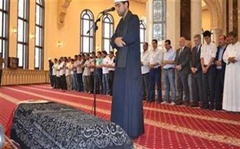 ما حكم إلقاء موعظة قبل صلاة الجنازة وبعد الدفن؟