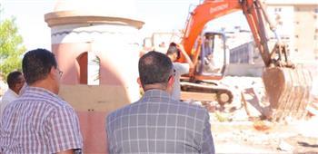إزالات متواصلة بكورنيش النيل في دمياط.. والمحافظ يتابع ميدانيًا
