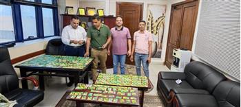   ضبط عدد ٣٩٦ بطاقة تموينية داخل مخبزين و٣ شكاير دقيق بلدى مدعم بأحد المخازن