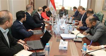 وزير الكهرباء يبحث مع البنك الآسيوي دعم الشبكة والتوسع في الطاقة المتجددة