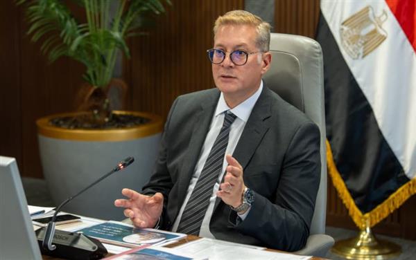 وزير البترول يعتمد نتائج أعمال شركة البتروكيماويات المصرية لعام 2025/2026