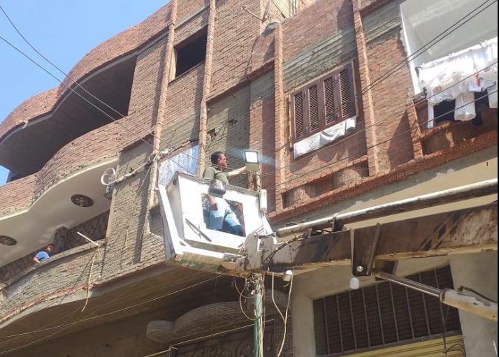 إنارة أفضل وأمان أكبر.. حملات صيانة مكثفة بشوارع وقرى شبين القناطر
