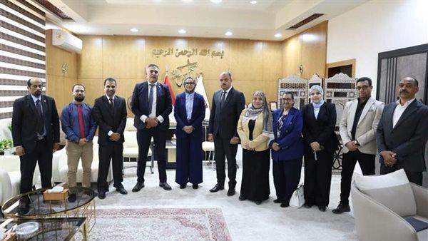 محافظ الوادي الجديد تتابع تقييم المشروعات الخضراء الذكية