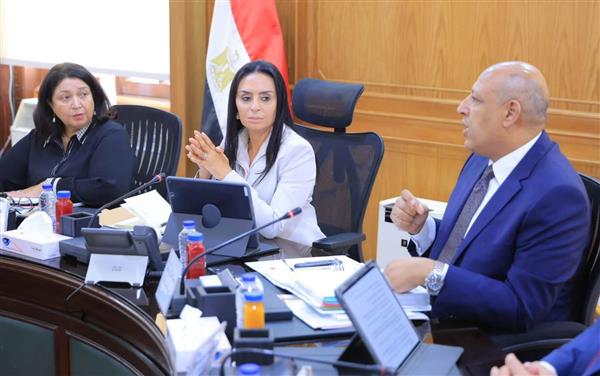 وزيرة التضامن الاجتماعي تترأس اجتماع بنك ناصر لمناقشة تطوير الخدمات المصرفية
